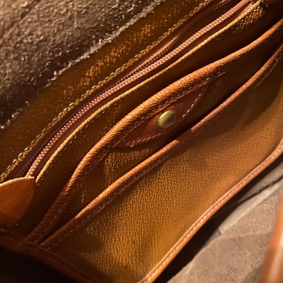 Vintage 1992 Dooney & Bourke Surrey Crossbody Bag Camel & Classic Tan Leather - Picture 11 of 16